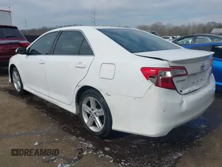 2014 Toyota Camry L with VIN 4T1BF1FK7EU816821, listed as a IAAI auction lot 41825230 with 121,382 mi miles. Bid and sale history available at carsss.com. Image 3.