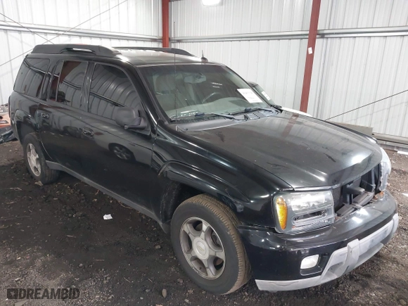 2005 Chevrolet TrailBlazer LS with VIN 1GNET16S856109443, listed as a IAAI auction lot 41453345 with 207,759 mi miles. Bid and sale history available at carsss.com. Image 1.