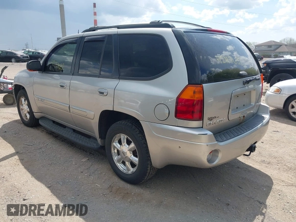 2005 GMC Envoy SLE z VIN 1GKDT13S852271545, wystawiony jako IAAI lot #42117632 z przebiegiem 213 355 mil mil oraz . Historia ofert i sprzedaży dostępna na DreamBid. Obrazek 3.
