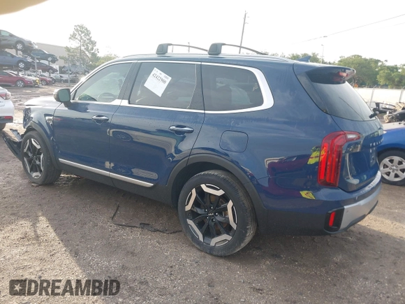 2023 Kia Telluride S with VIN 5XYP6DGC7PG374940, listed as a IAAI auction lot 42422900 with 38,813 mi miles and . Bid and sale history available at DreamBid. Image 3.