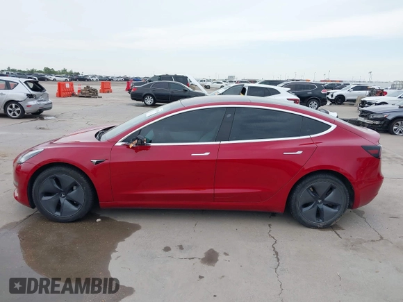 2018 Tesla Model 3 Long Range Battery z VIN 5YJ3E1EB8JF096249, wystawiony jako IAAI lot #42150031 z przebiegiem 70 981 mil mil oraz . Historia ofert i sprzedaży dostępna na DreamBid. Obrazek 14.