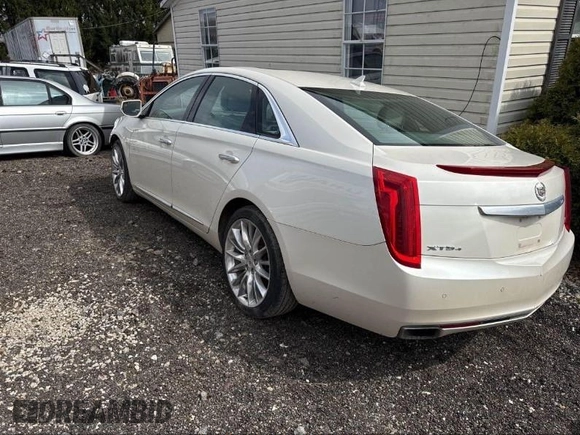2013 Cadillac XTS Platinum z VIN 2G61V5S33D9173441, wystawiony jako IAAI lot #41902672 z przebiegiem 103 044 mil mil oraz . Historia ofert i sprzedaży dostępna na DreamBid. Obrazek 3.