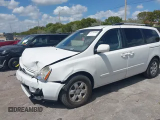 2010 Kia Sedona LX with VIN KNDMG4C33A6338047, listed as a IAAI auction lot 42128485 with 99,498 mi miles and . Bid and sale history available at carsss.com. Image 2.