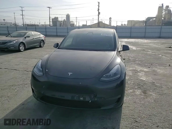 2024 Tesla Model Y Long Range with VIN 7SAYGDEE8RF089456, listed as a Copart auction lot 85521934 with 13,837 mi miles and Salvage title. Bid and sale history available at DreamBid. Image 11.