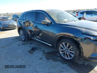 2023 Mazda CX-9 Carbon Edition z VIN JM3TCBDY2P0633889, wystawiony jako IAAI lot #41804791 z przebiegiem 20 454 mil mil oraz . Historia ofert i sprzedaży dostępna na DreamBid. Obrazek 6.