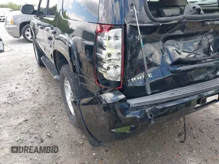 2007 Chevrolet Tahoe LT z VIN 1GNFK13097R388333, wystawiony jako IAAI lot #41948201 z przebiegiem 253 972 mil mil oraz . Historia ofert i sprzedaży dostępna na DreamBid. Obrazek 17.