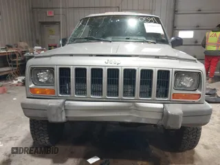 2000 Jeep Cherokee с VIN 1J4FF48S2YL236238, выставлен на аукционе IAAI как лот 41640537 с пробегом 186 012 миль миль и . История ставок и продаж доступна на DreamBid. Изображение 12.