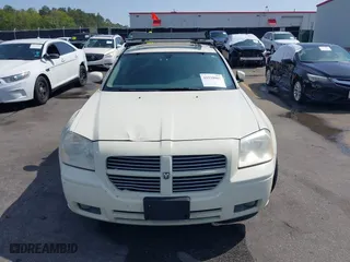 2005 Dodge Magnum SE with VIN 2D4FV48V85H648064, listed as a IAAI auction lot 41930901 with 213,453 mi miles. Bid and sale history available at carsss.com. Image 12.