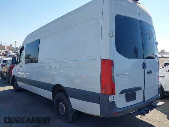 2019 Mercedes-Benz Sprinter Cargo z VIN WD4PF1CD1KP074822, wystawiony jako IAAI lot #40303744 z przebiegiem Nie podano mil oraz . Historia ofert i sprzedaży dostępna na DreamBid. Obrazek 3.