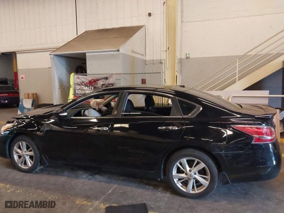 2015 Nissan Altima 2.5 SV with VIN 1N4AL3AP3FC567115, listed as a IAAI auction lot 40620700 with 178,073 mi miles. Bid and sale history available at carsss.com. Image 15.