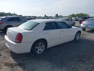 2006 Chrysler 300 z VIN 2C3KA43R26H297580, wystawiony jako IAAI lot #42230763 z przebiegiem 215 375 mil mil oraz . Historia ofert i sprzedaży dostępna na DreamBid. Obrazek 4.