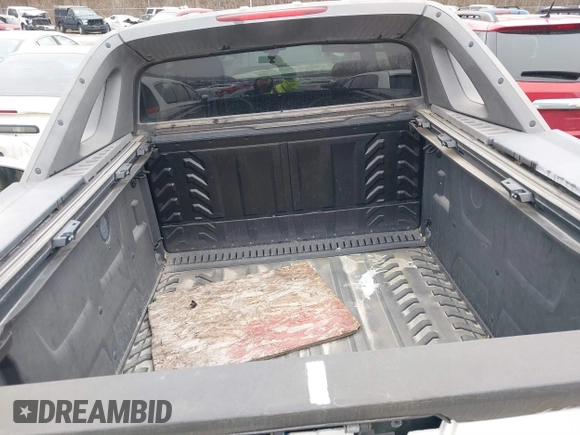 2005 Chevrolet Avalanche LS with VIN 3GNGK22G65G225614, listed as a IAAI auction lot 41193836 with Not provided miles and . Bid and sale history available at DreamBid. Image 12.