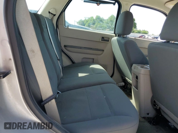 2011 Ford Escape XLS с VIN 1FMCU0C70BKB97667, выставлен на аукционе Copart как лот 52709365 с пробегом 140 582 миль миль и Списание • Salvage title. История ставок и продаж доступна на DreamBid. Изображение 10.