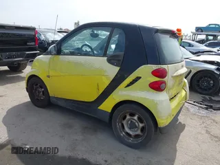 2010 Smart fortwo Pure z VIN WMEEJ3BA2AK365443, wystawiony jako IAAI lot #42293722 z przebiegiem 88 076 mil mil oraz . Historia ofert i sprzedaży dostępna na DreamBid. Obrazek 3.