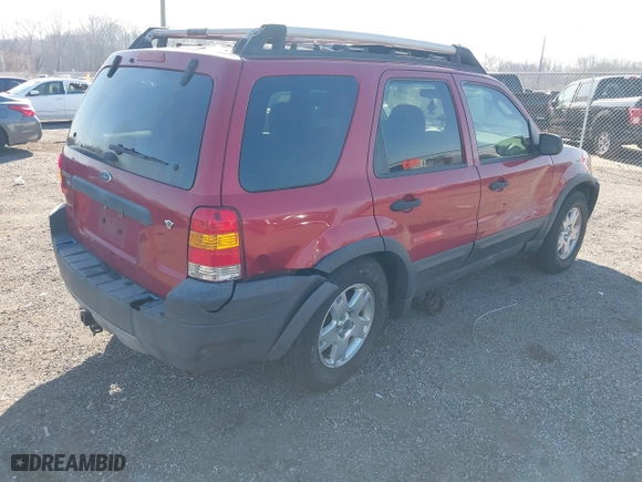 2005 Ford Escape XLT with VIN 1FMCU93115KB29320, listed as a IAAI auction lot 41768208 with 162,047 mi miles. Bid and sale history available at carsss.com. Image 4.
