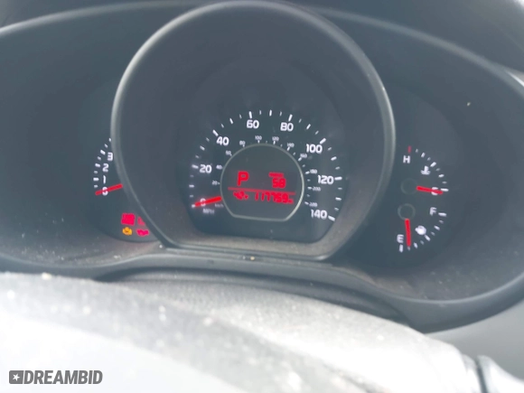 2015 Kia Soul with VIN KNDJN2A25F7118210, listed as a IAAI auction lot 41531992 with 117,759 mi miles. Bid and sale history available at carsss.com. Image 7.