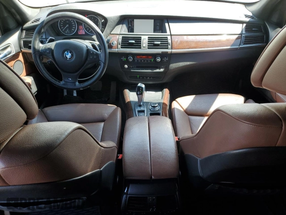 2012 BMW X5 35i z VIN 5UXZV4C59CL759335, wystawiony jako Copart lot #57055065 z przebiegiem 180 589 mil mil oraz Czysty tytuł • Clean title. Historia ofert i sprzedaży dostępna na DreamBid. Obrazek 8.
