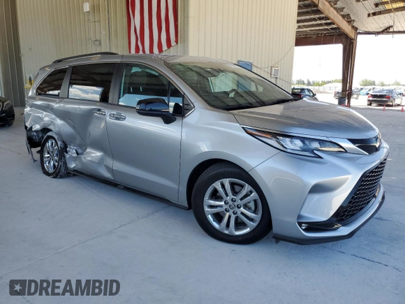 2022 Toyota Sienna XSE z VIN 5TDXSKFCXNS067134, wystawiony jako Copart lot #57658915 z przebiegiem 30 836 mil mil oraz Szkoda całkowita • Salvage title. Historia ofert i sprzedaży dostępna na DreamBid. Obrazek 4.