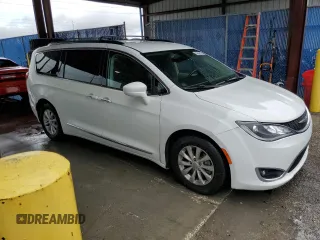 2017 Chrysler Pacifica Touring L z VIN 2C4RC1BG0HR642766, wystawiony jako Copart lot #56853675 z przebiegiem 142 174 mil mil oraz Czysty tytuł • Clean title. Historia ofert i sprzedaży dostępna na DreamBid. Obrazek 4.