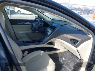 2014 Lincoln MKZ z VIN 3LN6L2GKXER809691, wystawiony jako IAAI lot #41588488 z przebiegiem 163 552 mil mil oraz . Historia ofert i sprzedaży dostępna na DreamBid. Obrazek 5.