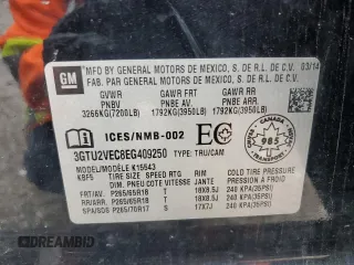 2014 GMC Sierra 1500 SLT z VIN 3GTU2VEC8EG409250, wystawiony jako Copart lot #55815785 z przebiegiem 221 395 mil mil oraz Czysty tytuł • Clean title. Historia ofert i sprzedaży dostępna na DreamBid. Obrazek 12.