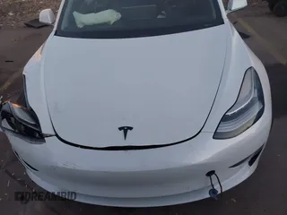 2018 Tesla Model 3 Long Range Battery z VIN 5YJ3E1EB4JF067895, wystawiony jako IAAI lot #41280101 z przebiegiem Nie podano mil oraz . Historia ofert i sprzedaży dostępna na DreamBid. Obrazek 11.