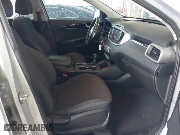 2018 Kia Sorento LX with VIN 5XYPG4A55JG360565, listed as a IAAI auction lot 41031059 with 138,963 mi miles and . Bid and sale history available at DreamBid. Image 5.
