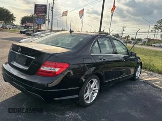 2012 Mercedes-Benz C 250 Sport z VIN WDDGF4HB7CR231400, wystawiony jako Copart lot #58000085 z przebiegiem 59 800 mil mil oraz Szkoda całkowita • Salvage title. Historia ofert i sprzedaży dostępna na DreamBid. Obrazek 4.