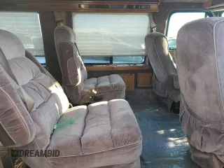 1995 GMC Vandura z VIN 1GDEG25K2SF543904, wystawiony jako Copart lot #68934904 z przebiegiem 949 271 mil mil oraz Szkody całkowita. Historia ofert i sprzedaży dostępna na DreamBid. Obrazek 11.