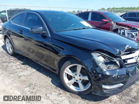 2013 Mercedes-Benz C 250 z VIN WDDGJ4HB7DG012481, wystawiony jako IAAI lot #39663837 z przebiegiem 145 884 mil mil oraz . Historia ofert i sprzedaży dostępna na DreamBid. Obrazek 13.