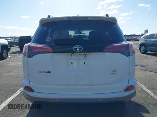 2017 Toyota RAV4 SE z VIN 2T3JFREV7HW668686, wystawiony jako IAAI lot #41832458 z przebiegiem 66 159 mil mil oraz . Historia ofert i sprzedaży dostępna na DreamBid. Obrazek 16.