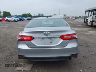 2019 Toyota Camry LE z VIN 4T1B11HK5KU813553, wystawiony jako IAAI lot #42282507 z przebiegiem 22 100 mil mil oraz . Historia ofert i sprzedaży dostępna na DreamBid. Obrazek 15.