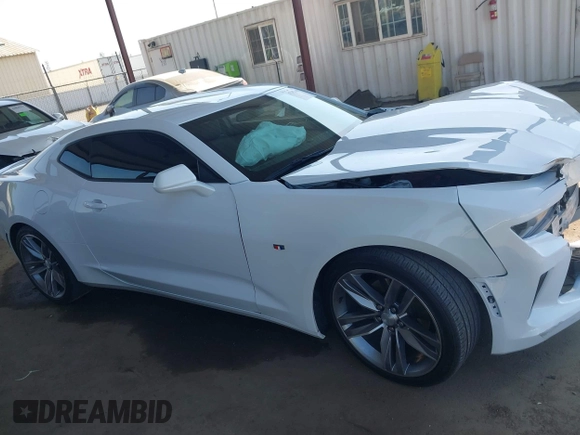 2017 Chevrolet Camaro 1LT z VIN 1G1FB1RS3H0215472, wystawiony jako IAAI lot #42192641 z przebiegiem 23 716 mil mil oraz . Historia ofert i sprzedaży dostępna na DreamBid. Obrazek 14.