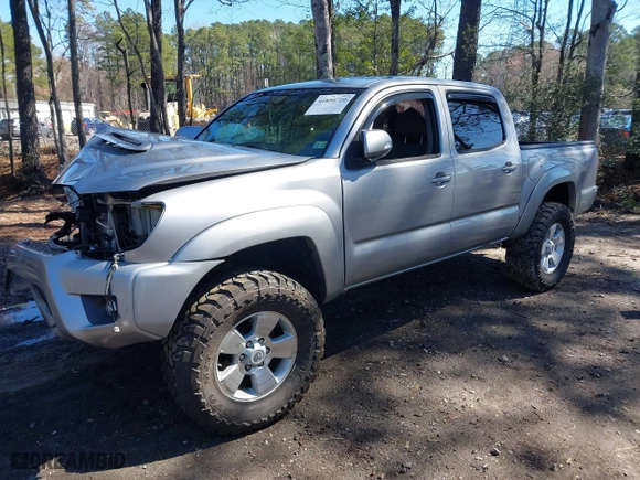 2015 Toyota Tacoma with VIN 5TFLU4EN1FX122962, listed as a IAAI auction lot 41850720 with 100,852 mi miles. Bid and sale history available at carsss.com. Image 17.
