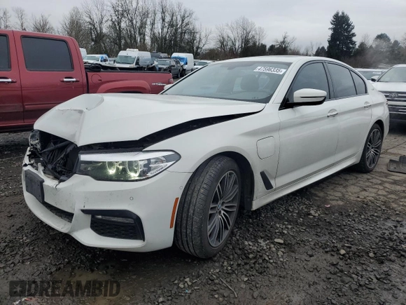 2018 BMW 5 Series 530e xDrive z VIN WBAJB1C56JB084422, wystawiony jako Copart lot #47596335 z przebiegiem 68 276 mil mil oraz Szkoda całkowita • Salvage title. Historia ofert i sprzedaży dostępna na DreamBid. Obrazek 1.