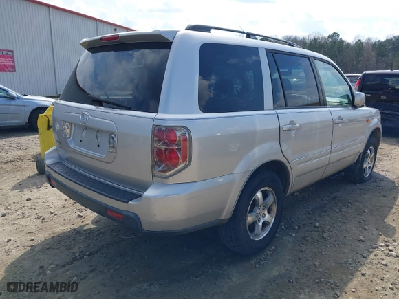 2008 Honda Pilot SE with VIN 5FNYF28398B020868, listed as a IAAI auction lot 41789338 with 286,261 mi miles. Bid and sale history available at carsss.com. Image 6.