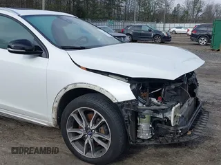 2015 Volvo V60 Cross Country T5 with VIN YV4612HK7F1001607, listed as a IAAI auction lot 41216339 with 138,069 mi miles. Bid and sale history available at carsss.com. Image 6.