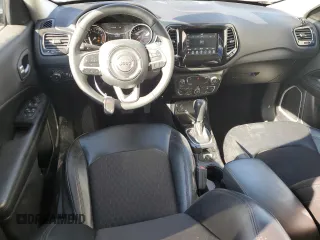 2021 Jeep Compass Latitude z VIN 3C4NJCBB8MT526873, wystawiony jako Copart lot #48359115 z przebiegiem 86 379 mil mil oraz Szkoda całkowita • Salvage title. Historia ofert i sprzedaży dostępna na DreamBid. Obrazek 8.