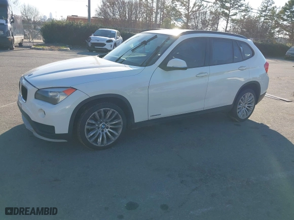 2015 BMW X1 xDrive28i with VIN WBAVL1C50FVY26009, listed as a IAAI auction lot 41495667 with 109,807 mi miles. Bid and sale history available at carsss.com. Image 17.