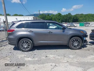 2018 Toyota Highlander SE with VIN 5TDJZRFH1JS895847, listed as a IAAI auction lot 42667973 with 93,876 mi miles and . Bid and sale history available at DreamBid. Image 14.