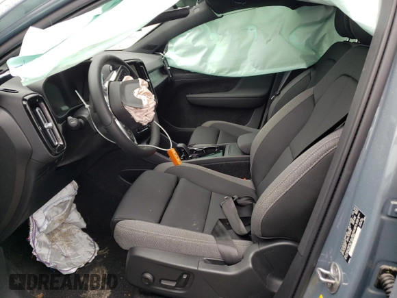 2023 Volvo C40 Plus z VIN YV4ED3GL7P2037232, wystawiony jako Copart lot #37546553 z przebiegiem 1 872 mil mil oraz . Historia ofert i sprzedaży dostępna na DreamBid. Obrazek 7.