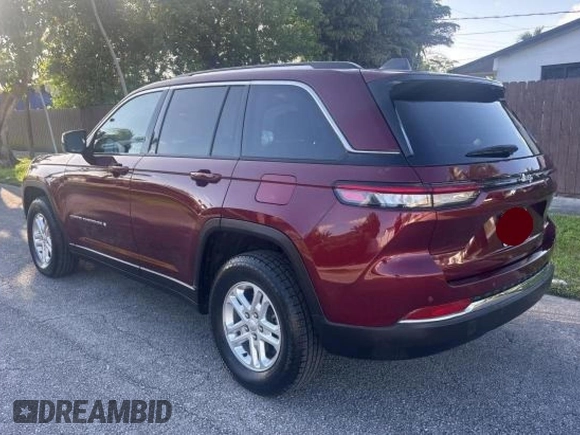 2024 Jeep Grand Cherokee Laredo X z VIN 1C4RJGAG6RC707897, wystawiony jako Copart lot #61268955 z przebiegiem 50 611 mil mil oraz Czysty tytuł • Clean title. Historia ofert i sprzedaży dostępna na DreamBid. Obrazek 3.