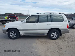 2000 Toyota Land Cruiser with VIN JT3HT05J8Y0086556, listed as a IAAI auction lot 41767793 with 278,198 mi miles. Bid and sale history available at carsss.com. Image 15.