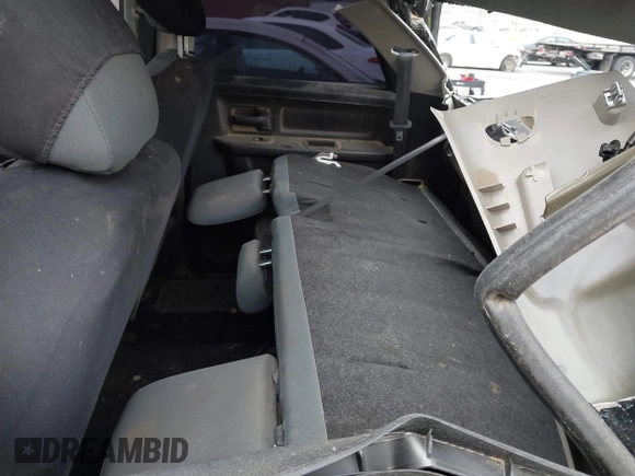2018 Ram 2500 Tradesman z VIN 3C6UR5CL0JG369584, wystawiony jako IAAI lot #41424493 z przebiegiem Nie podano mil oraz . Historia ofert i sprzedaży dostępna na DreamBid. Obrazek 8.