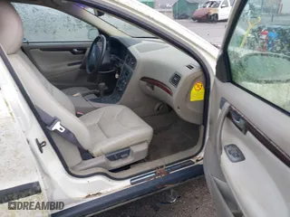 2002 Volvo S60 with VIN YV1RS58D322119152, listed as a IAAI auction lot 41104616 with 132,133 mi miles. Bid and sale history available at carsss.com. Image 5.
