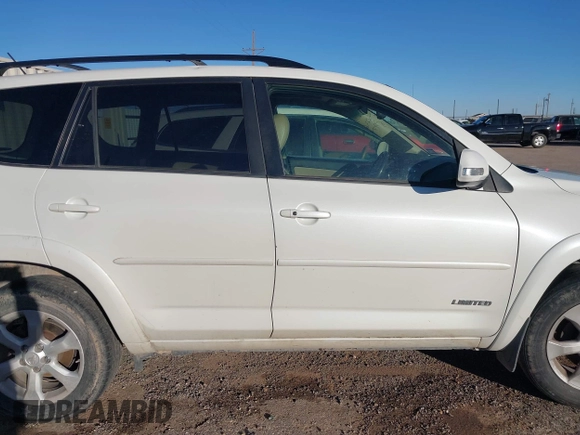 2010 Toyota RAV4 Limited с VIN JTMYK4DV1A5026573, выставлен на аукционе IAAI как лот 41296523 с пробегом 200 265 миль миль и . История ставок и продаж доступна на DreamBid. Изображение 13.