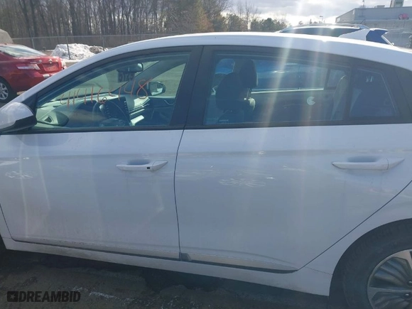 2020 Hyundai Ioniq Plug-In Hybrid SE with VIN KMHC65LD7LU199709, listed as a IAAI auction lot 41416448 with NaN miles. Bid and sale history available at carsss.com. Image 15.