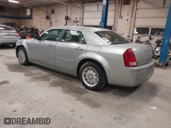 2005 Chrysler 300 with VIN 2C3JA43R55H569369, listed as a IAAI auction lot 41132751 with 123,253 mi miles. Bid and sale history available at carsss.com. Image 3.