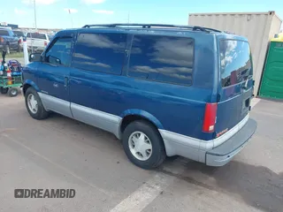 2000 GMC Safari Passenger with VIN 1GKDM19W3YB516456, listed as a IAAI auction lot 41653733 with 168,265 mi miles. Bid and sale history available at carsss.com. Image 3.