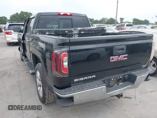 2018 GMC Sierra 1500 SLT z VIN 3GTU2NEC7JG617050, wystawiony jako IAAI lot #42403912 z przebiegiem 215 748 mil mil oraz . Historia ofert i sprzedaży dostępna na DreamBid. Obrazek 3.